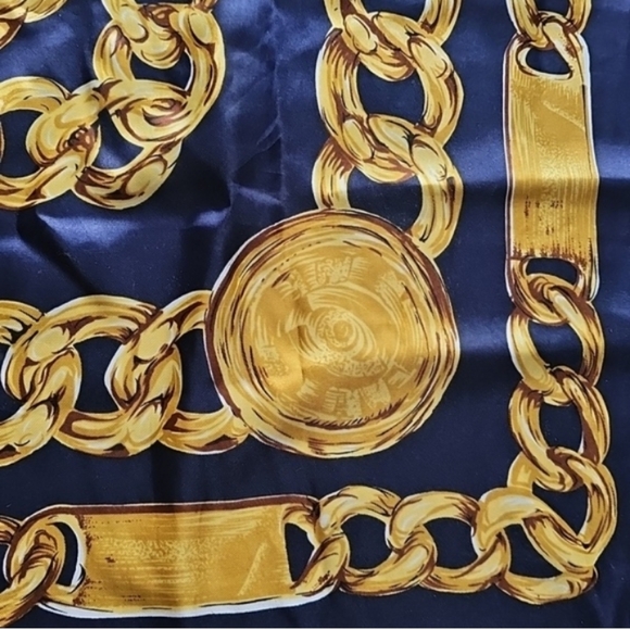 Gold Chain Pattern Scarf - Picture 6 of 10
